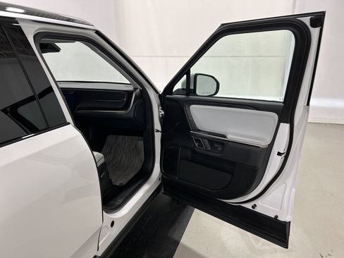 Used 2024 Rivian R1S Adventure AWD/4WD image 18