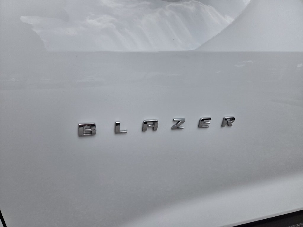 Used 2023 Chevrolet Blazer LT FWD image 3