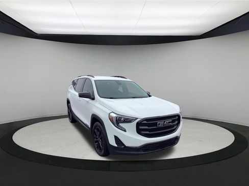 Used 2020 GMC Terrain SLE w/ Driver Convenience Package image 2