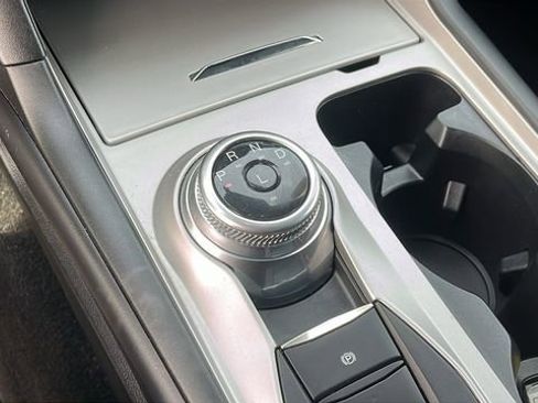 Used 2022 Ford Explorer XLT image 17