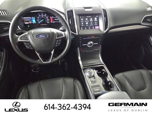 Used 2019 Ford Edge Titanium FWD image 16