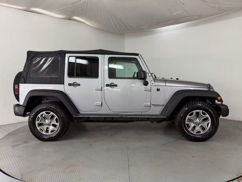 Used 2015 Jeep Wrangler Unlimited Rubicon w/ Connectivity Group AWD/4WD image 5