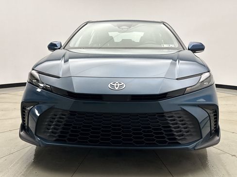 Used 2025 Toyota Camry SE w/ Convenience Package image 8