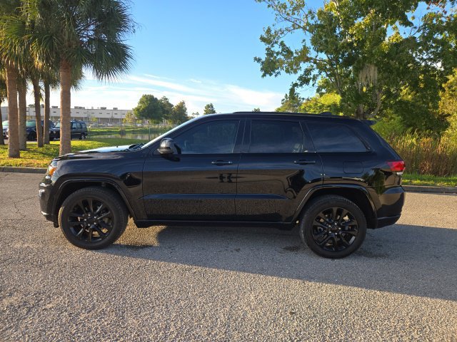 Used 2020 Jeep Grand Cherokee Altitude AWD/4WD image 2