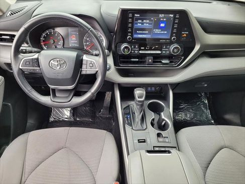 Certified 2022 Toyota Highlander LE image 13