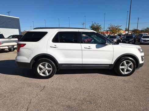 Used 2016 Ford Explorer XLT w/ Equipment Group 201A image 6
