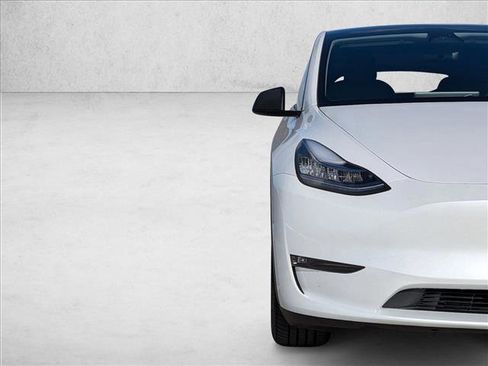 Used 2023 Tesla Model Y Long Range image 12