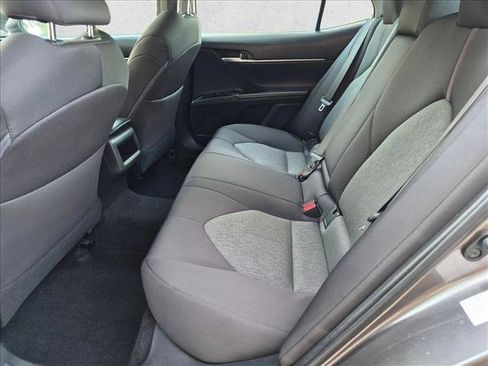 Used 2018 Toyota Camry LE FWD image 15