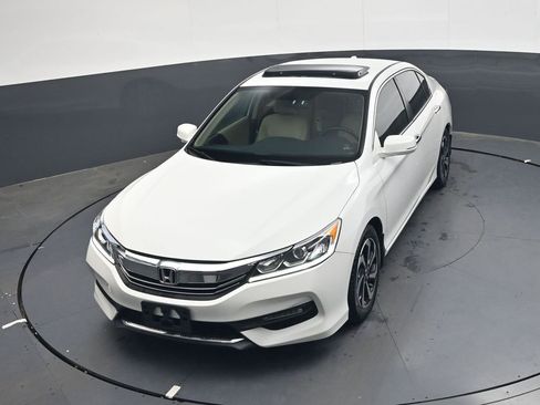 Used 2017 Honda Accord EX image 17