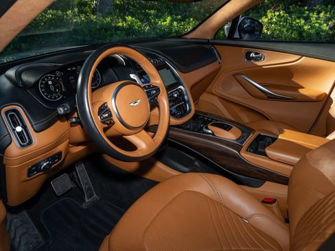 Used 2021 Aston Martin DBX image 13