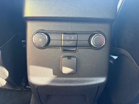 Used 2017 Ford Explorer XLT w/ Equipment Group 202A AWD/4WD image 28