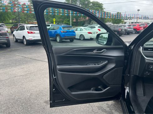 New 2025 Jeep Grand Cherokee L Altitude image 15