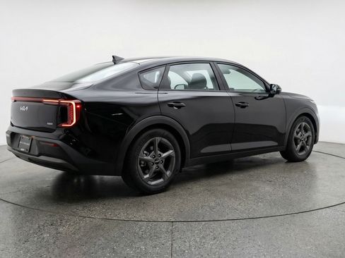 Used 2025 Kia K4 LXS image 7