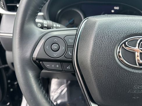 Used 2024 Toyota Venza XLE image 19