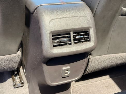 Used 2023 Chevrolet Equinox RS FWD image 35