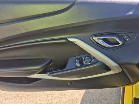 Used 2016 Chevrolet Camaro SS RWD image 15