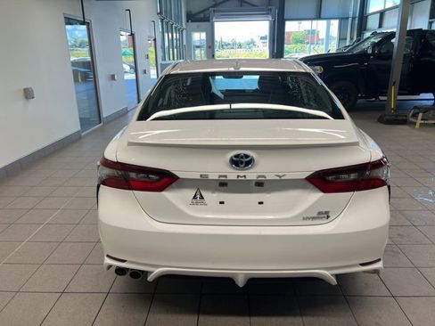 Used 2021 Toyota Camry SE w/ Cold Weather Package image 6