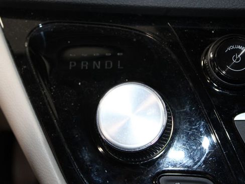 Used 2024 Chrysler Pacifica Touring-L image 29