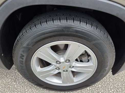 Used 2021 Chevrolet Trax LS w/ Tint and Cruise Package FWD image 9