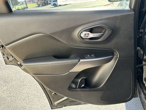 Used 2020 Jeep Cherokee Limited image 13