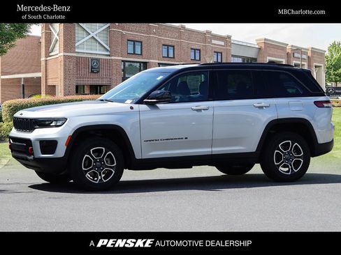 Used 2022 Jeep Grand Cherokee Trailhawk AWD/4WD image 1