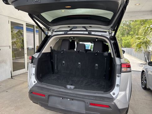 Used 2025 Nissan Pathfinder SV image 33