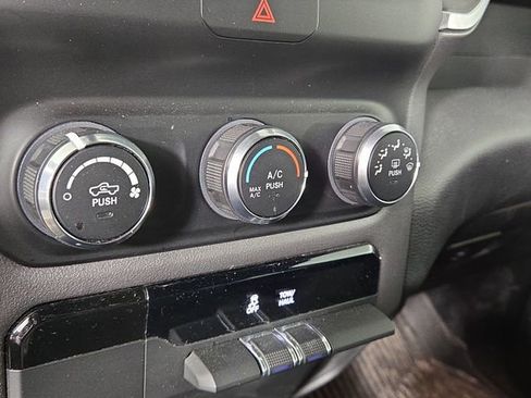 Used 2021 RAM 1500 Big Horn AWD/4WD image 18