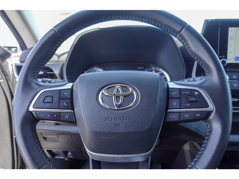 Used 2023 Toyota Highlander LE AWD/4WD image 13