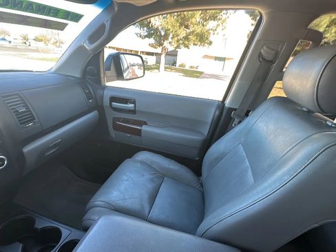 Used 2011 Toyota Sequoia Platinum image 21