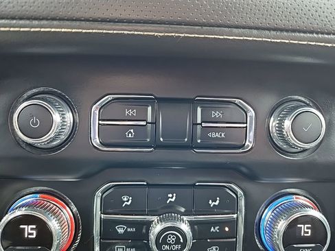 Used 2023 GMC Yukon SLT w/ SLT Premium Package image 25