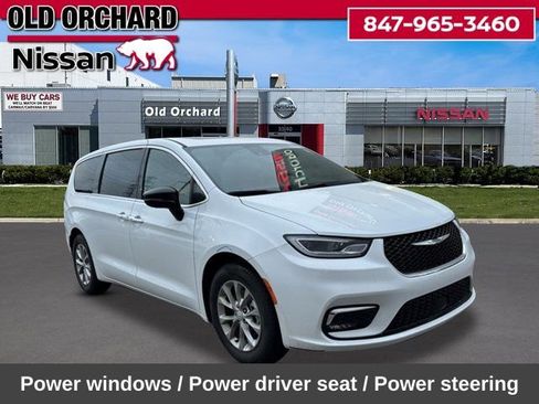 Used 2026 Chrysler Pacifica Limited FWD image 5
