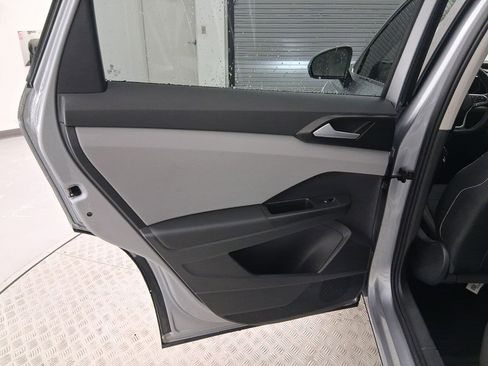 Used 2022 Volkswagen Taos SE image 25