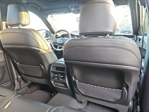 New 2025 Jeep Grand Cherokee Limited w/ Luxury Tech Group II image 18