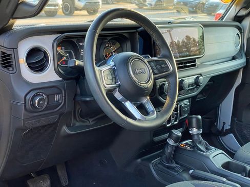 Used 2024 Jeep Wrangler Unlimited Sahara AWD/4WD image 10
