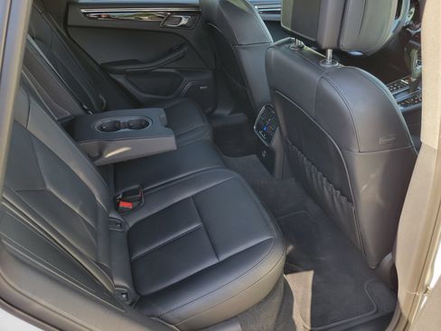 Certified 2026 Porsche Macan S AWD/4WD image 28