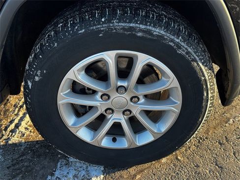 Certified 2022 Jeep Grand Cherokee Laredo X image 9