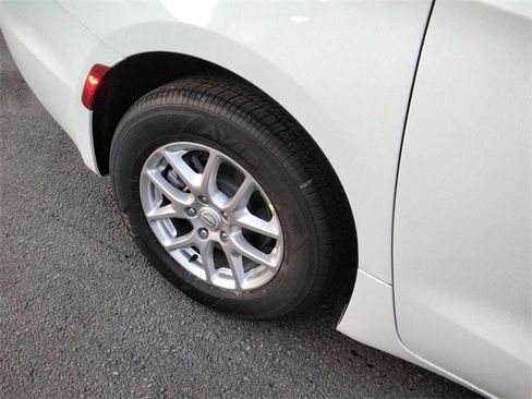 New 2026 Chrysler Voyager LX image 18