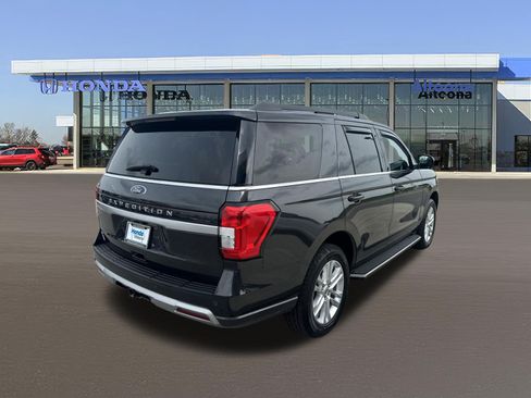Used 2023 Ford Expedition XLT AWD/4WD image 4