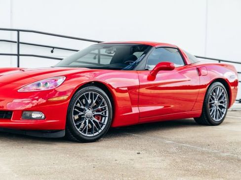Used 2005 Chevrolet Corvette Coupe w/ Preferred Equipment Group RWD image 36