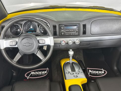 Used 2004 Chevrolet SSR RWD image 21