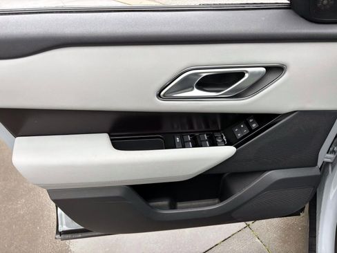 Used 2026 Land Rover Range Rover Velar Dynamic SE image 11