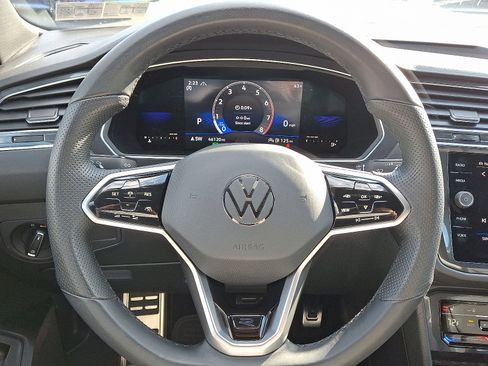Used 2022 Volkswagen Tiguan SE R-Line image 20