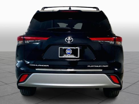 Used 2020 Toyota Highlander Platinum image 4