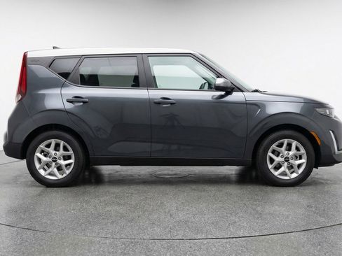 Used 2025 Kia Soul LX w/ LX Technology Package FWD image 11