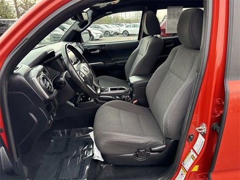 Used 2016 Toyota Tacoma TRD Sport image 14