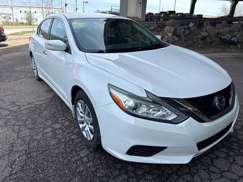 Used 2016 Nissan Altima 2.5 S w/ Power Driver Seat Package image 4