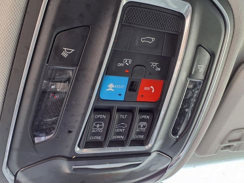 Used 2022 Jeep Grand Cherokee Limited AWD/4WD image 21