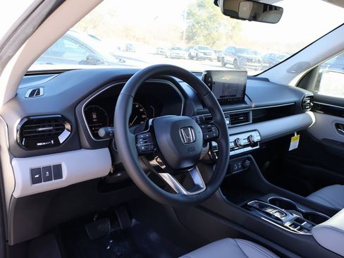 New 2025 Honda Pilot Touring image 17