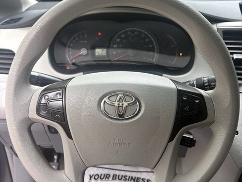 Used 2014 Toyota Sienna LE FWD image 19