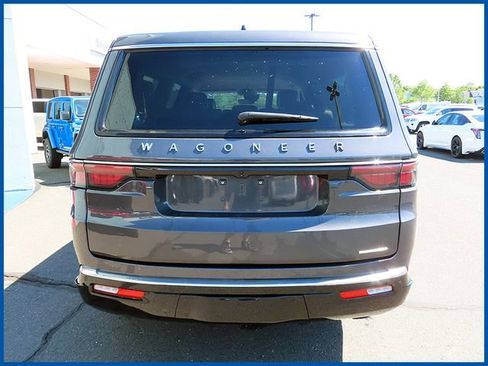 Used 2024 Jeep Wagoneer L Series II w/ Flexible Seating Group AWD/4WD image 6